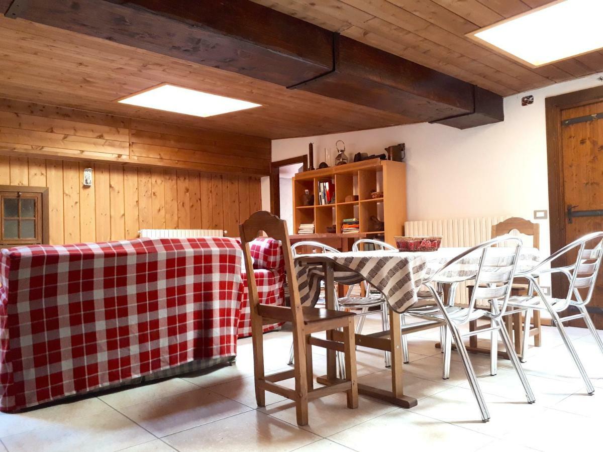 Chez Soi Taverna Alloggio A Courmayeur Kültér fotó