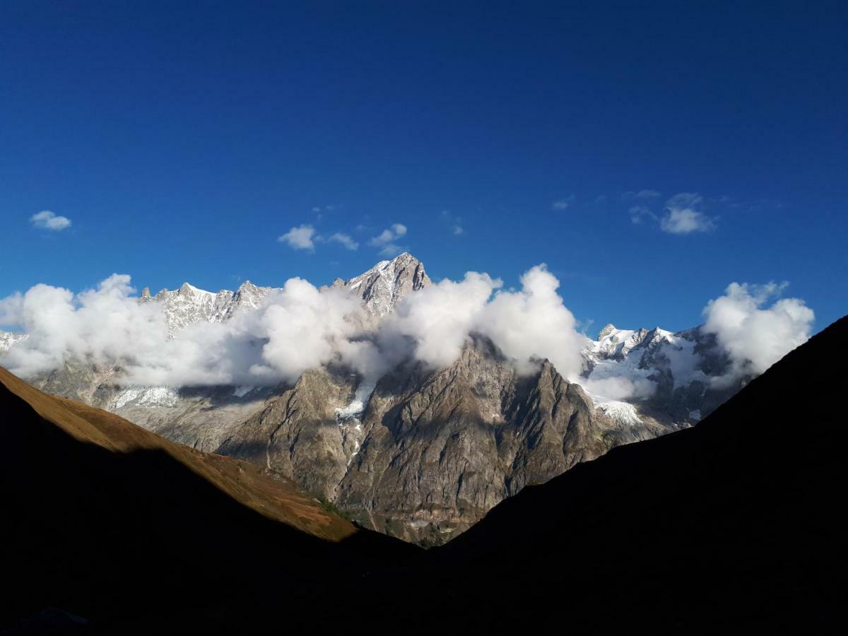 Chez Soi Taverna Alloggio A Courmayeur Kültér fotó