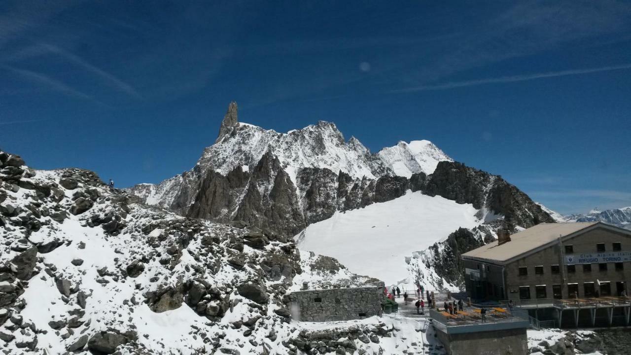 Chez Soi Taverna Alloggio A Courmayeur Kültér fotó